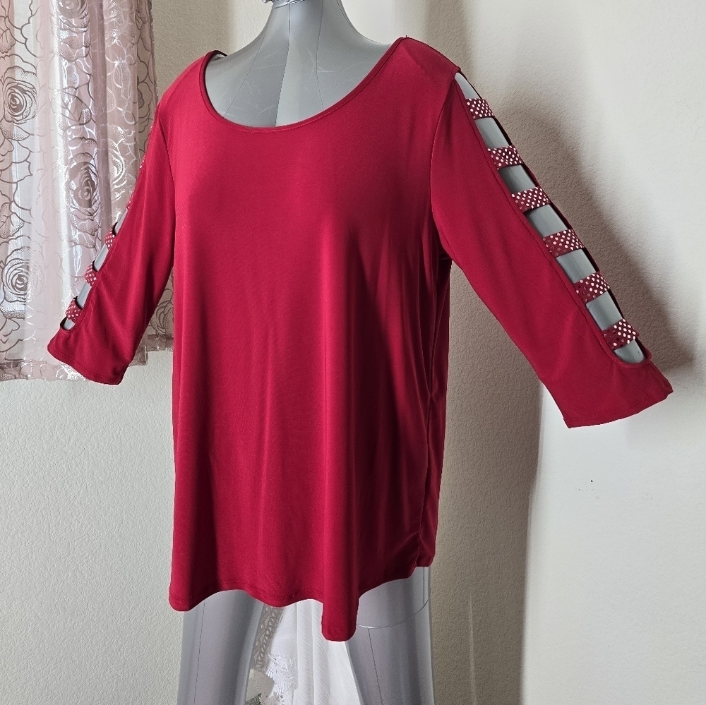 Red sweater with shoulders cut out Tunic Length size 1X stretch fabric